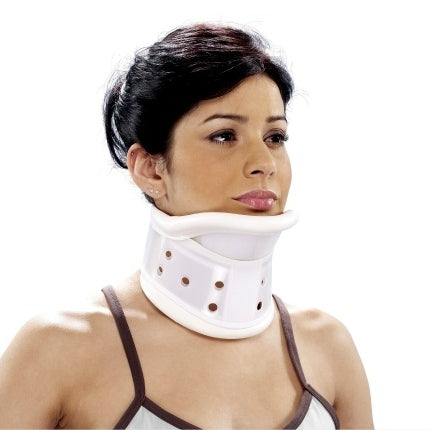DELUXE PLASTIC CERVICAL COLLAR (S.M.L)  5104