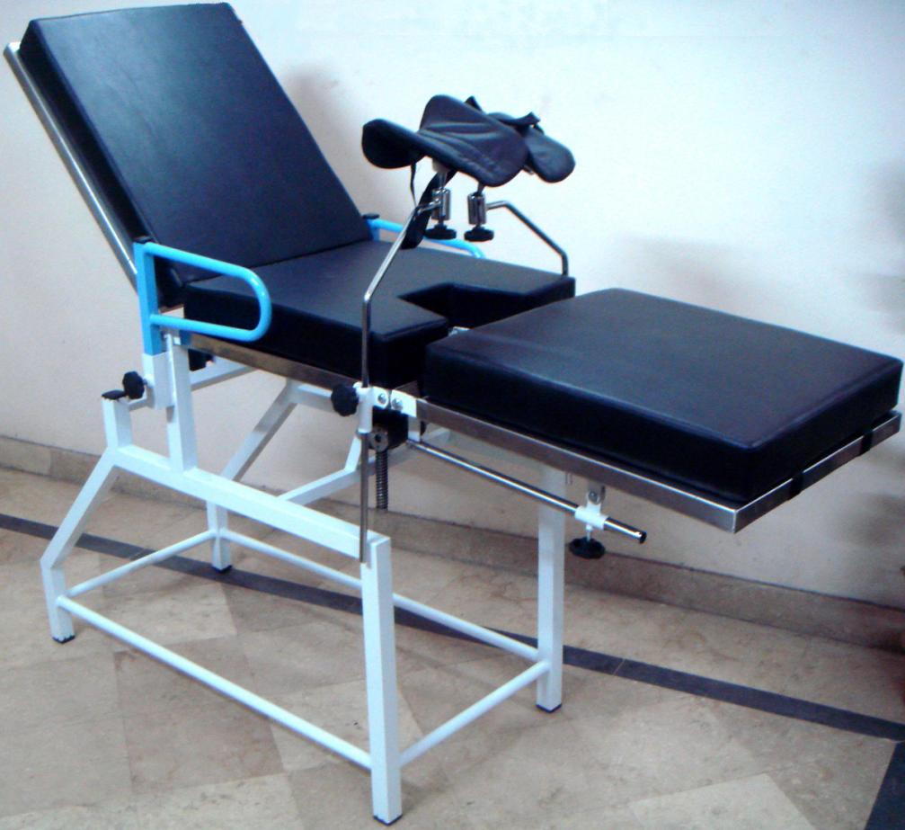 DELIVERY TABLE - UNIVERSAL STYLE