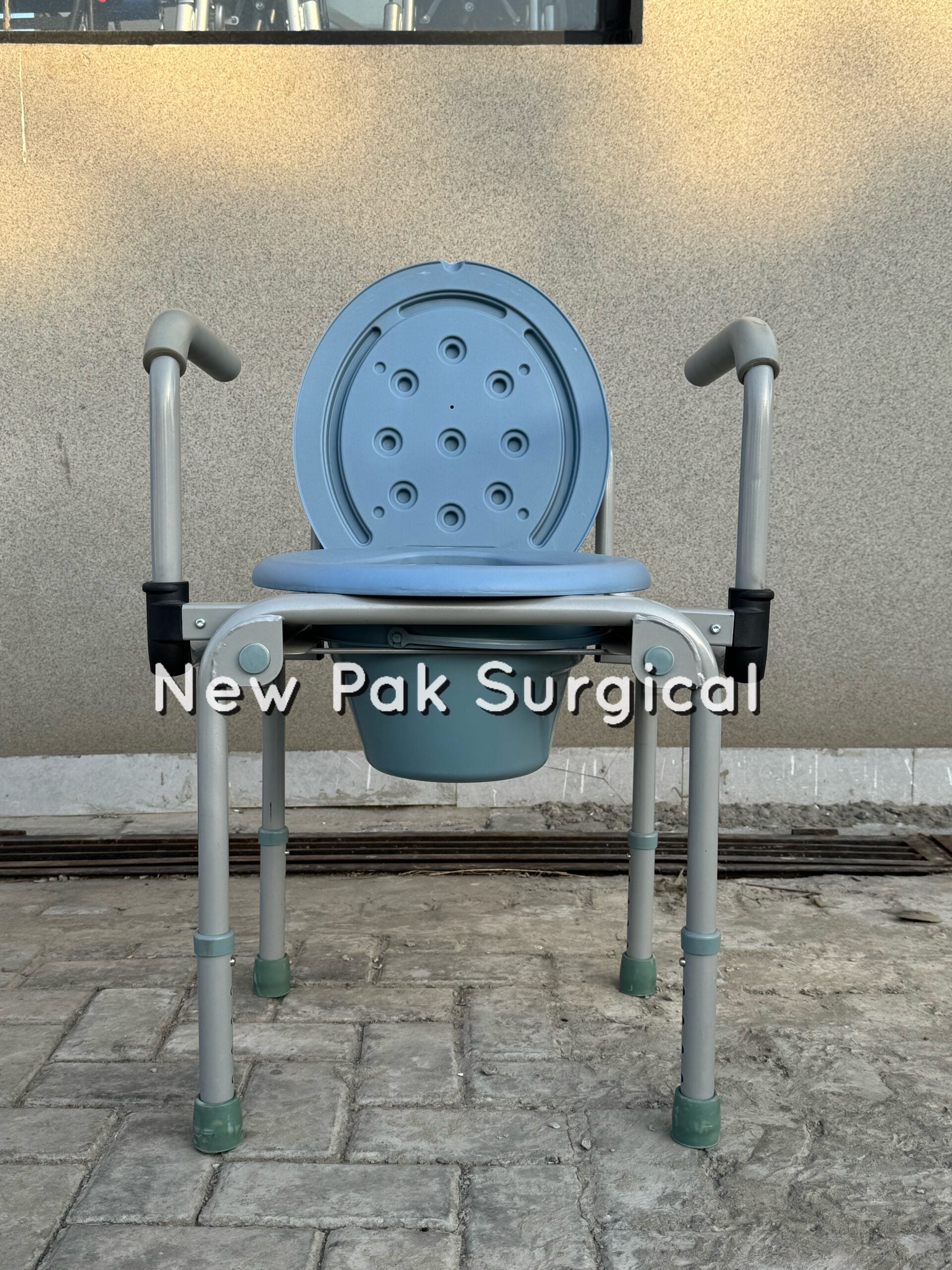 # Ky 800  Commode Chair