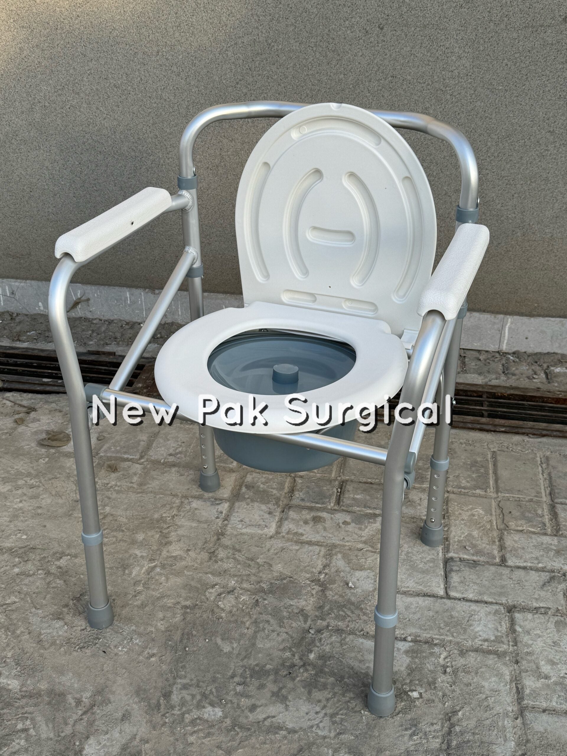 # 616 L Commode Chair